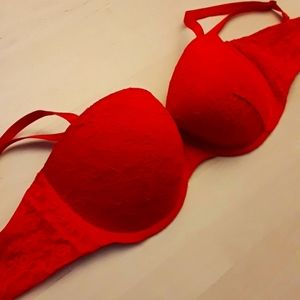 NWOT 36D Bright Red Victoria's Secret Bra- Removable Straps Lace